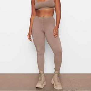 SKIMS Limited Edition Outdoor Legging - Tigers Eye